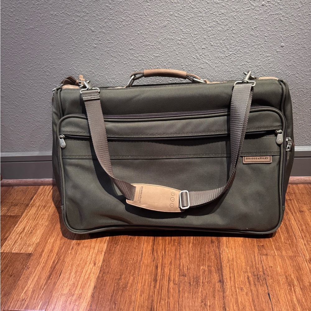 Briggs & Riley Olive Green Men's Nylon Travel Garment Bag